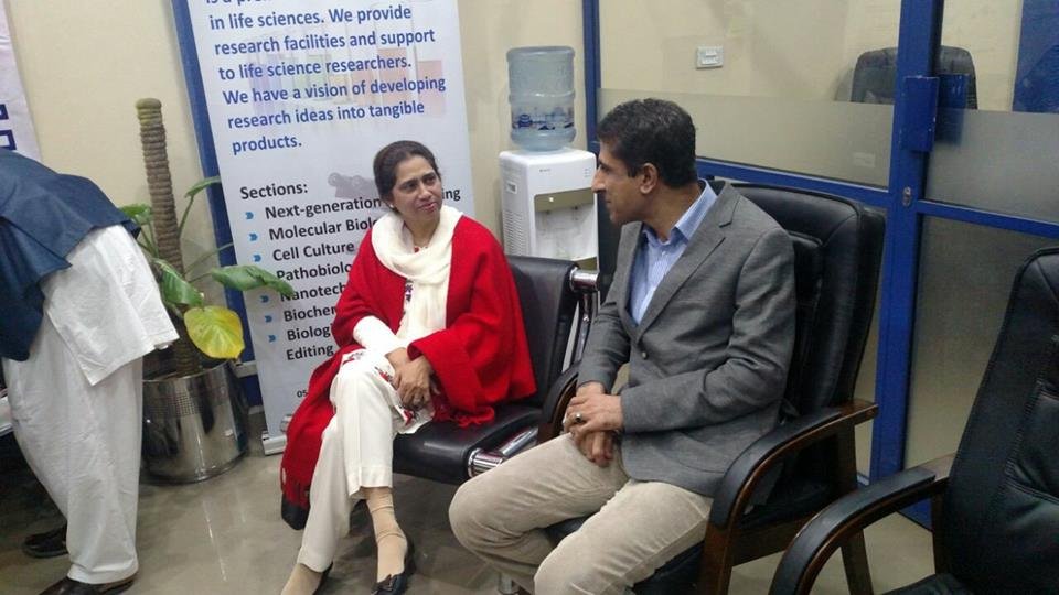 Alpha Genomics and Next Gen. Solutions cordially thank to Prof. Dr Bushra Mirza for her gracious presence to conclude NGS training — photograph 4