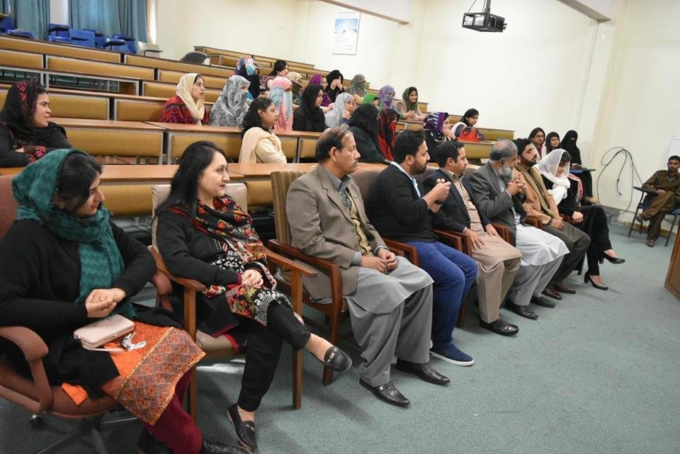 Cryopreservation training session held  at IIUI — photograph 4
