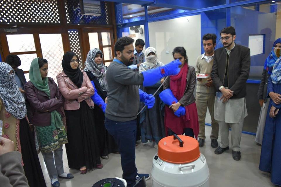 Cryopreservation training sessions at Alpha Genomics.