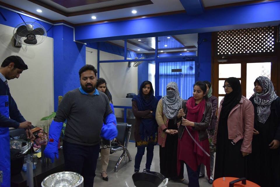 Cryopreservation training sessions at Alpha Genomics. — photograph 5
