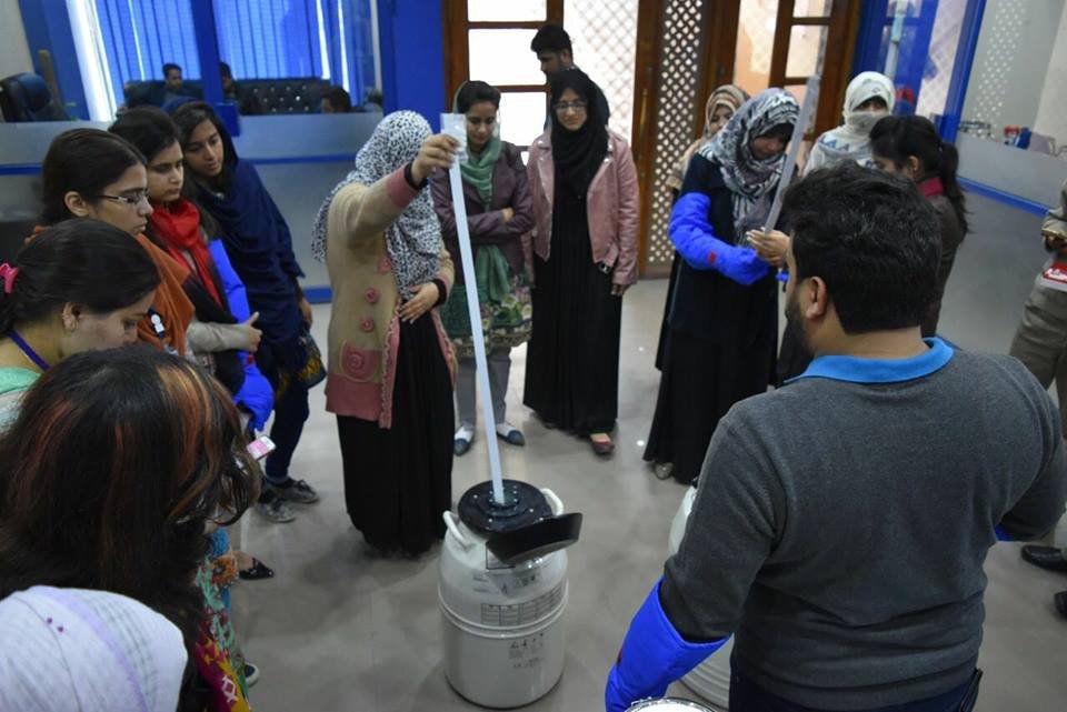 Cryopreservation training sessions at Alpha Genomics. — photograph 6