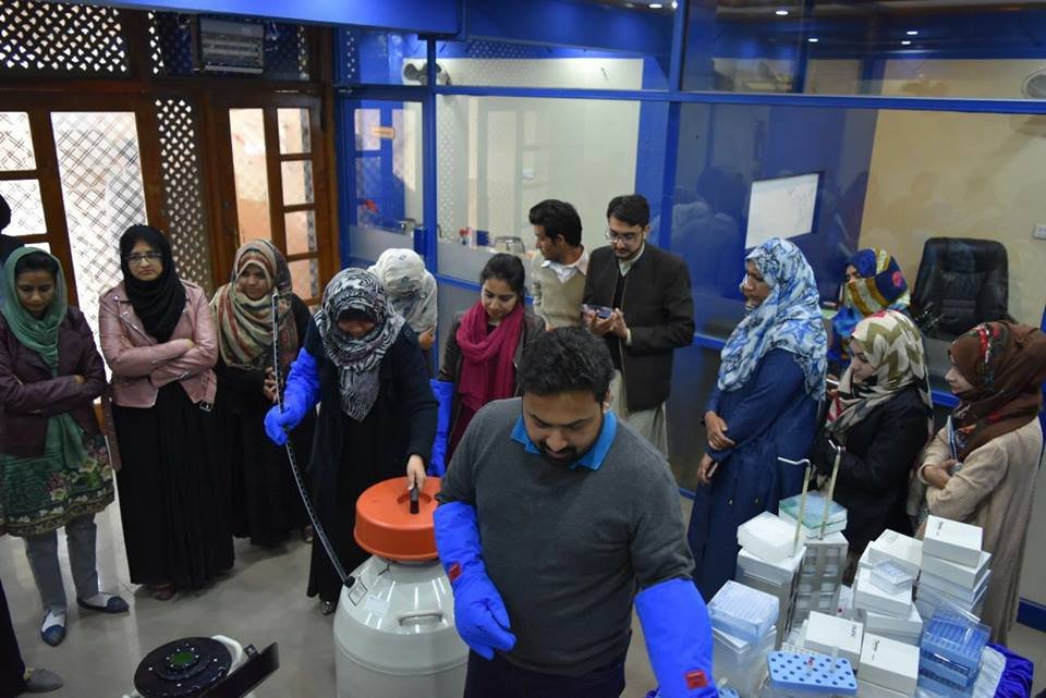 Cryopreservation training sessions at Alpha Genomics. — photograph 7