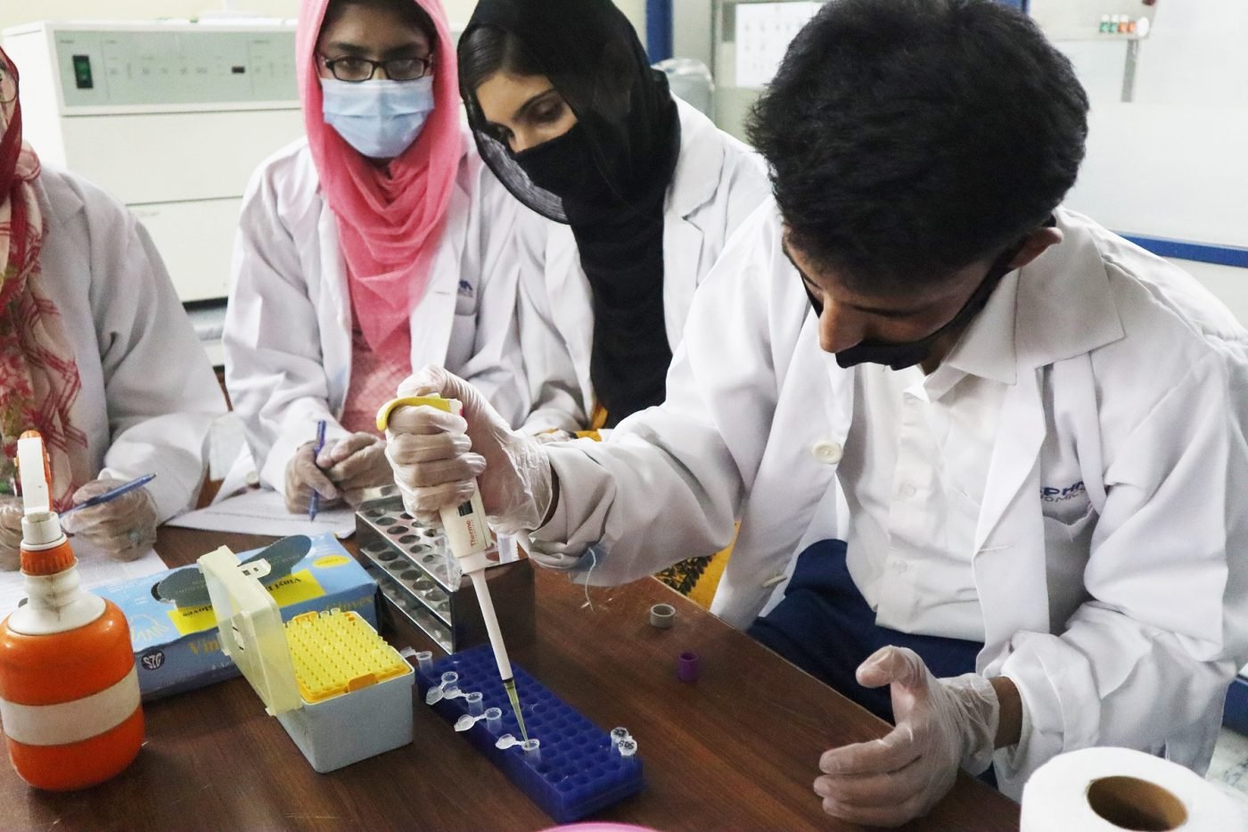 Hands-on Trainings of Basic Molecular  Biology Techniques — photograph 4